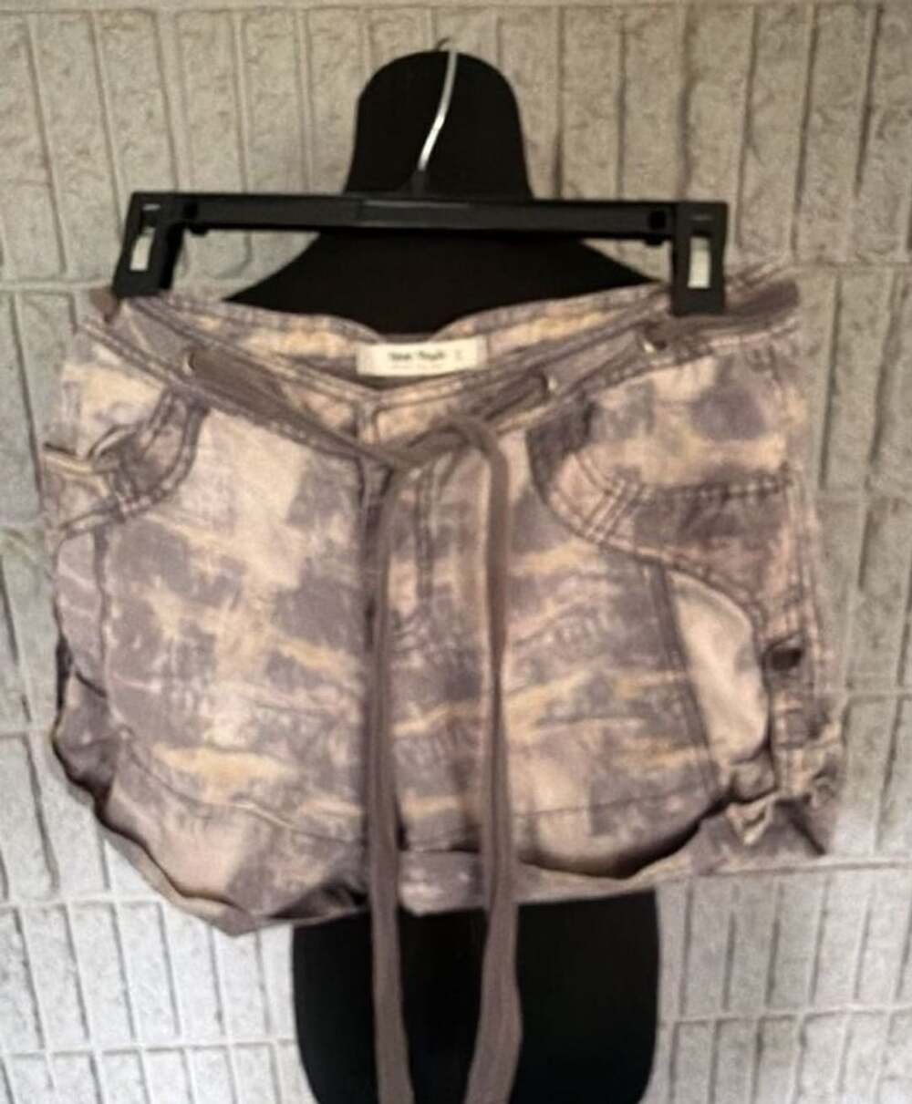 005 Free People Women's Utility Cargo Shorts in Taupe Tie-Dye